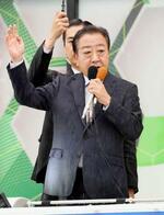 　愛知県江南市で街頭演説する立憲民主党の野田代表＝１９日午前