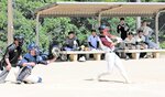 旧交を温めながらプレーを楽しむ参加者＝１３日、香美町香住区境の今子浦グラウンド