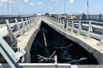 　攻撃で破壊されたクリミア橋＝１７日（ロシア国家テロ対策委員会提供、タス＝共同）
