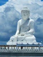 　ミャンマーの首都ネピドーに建立された大理石製の大仏＝２１日（共同）