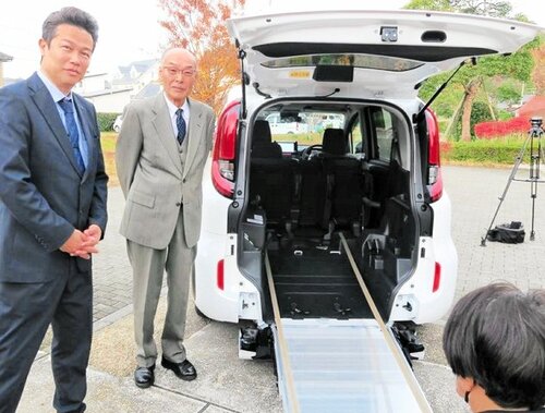 中国地方郵便局長協会から贈られた福祉車両