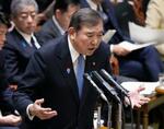 　参院予算委で答弁する石破首相＝６日午前