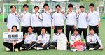 ホッケー少年男子で初優勝を飾った鳥取県選抜＝９日、佐賀県伊万里市の伊万里ホッケーフィールド