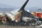 　韓国・務安国際空港で起きた旅客機事故の現場＝３０日（共同）