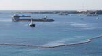　多くの作業船が見える沖縄県名護市辺野古沿岸部の大浦湾＝３０日午前