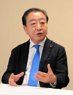 参院選の候補者選定状況などを語る野田氏＝２０日、倉吉市内