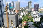 　タイ・バンコクのマンションなどが立ち並ぶ地域＝２０２４年６月（共同）