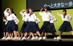 夢と絆をテーマにした米子東高のダンス＝２２日、米子市の米子コンベンションセンター