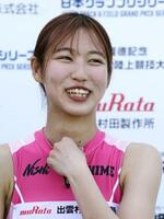 　女子１００メートルで優勝し笑顔の三浦愛華＝島根県立浜山公園陸上競技場