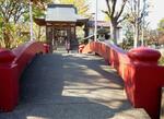 　弁天池の厳島神社＝東京都目黒区