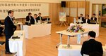 国に求める施策項目について話し合う知事ら＝２２日、鳥取市青谷町吉川の青谷かみじち史跡公園