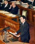 　参院本会議で答弁する岸田首相＝１１日午後