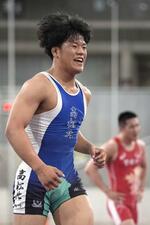 　男子グレコローマン８２キロ級で優勝し喜ぶ吉田泰造＝東京体育館