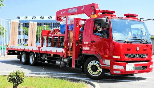 横幅を意識して狭い空間に駐車する参加者