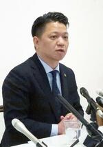 　記者会見する永野耕平市長＝２４日