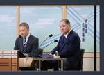 　ＮＨＫ大相撲中継の解説に臨む琴風浩一氏（右）＝福岡国際センター