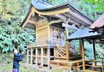１００年前の標準的な造りながら、他地域に先駆けた手法も用いられている杉谷神社の本殿＝２１日、鳥取市気高町日光
