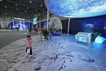　４月、宇宙関連のイベント会場に設けられた月面探査に関連する展示＝中国安徽省合肥市（共同）