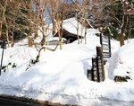 ガイダンス施設として整備する金剛院（写真奥）＝２０日、大山町大山