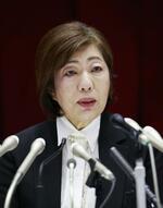 　日本大の理事長に就任し、記者会見する林真理子さん＝２０２２年７月