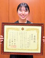 全国中学生人権作文コンテスト兵庫県大会で最優秀賞に輝いた川元さん＝１８日、新温泉町細田の夢が丘中