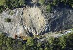 　全焼した車両が見つかった奈良県下北山村の土砂崩れ現場＝昨年１２月（共同通信社ヘリから）