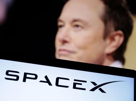 　スペースＸのロゴとイーロン・マスク氏のコラージュ（ロイター＝共同）