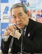 　記者会見する関西経済連合会の松本正義会長＝１５日午後、大阪市