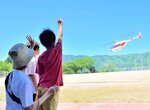 町内遊覧に出発するヘリコプター＝１７日、三朝町本泉