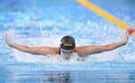 　女子１００メートルバタフライ予選　力泳する池本凪沙＝ドーハ（共同）