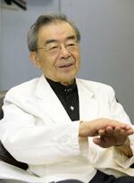 　インタビューに答える堀田力さん