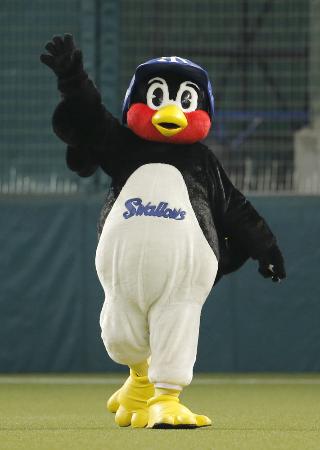 　プロ野球ヤクルトのチームマスコットキャラクター「つば九郎」