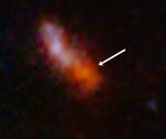 　ジェームズ・ウェッブ宇宙望遠鏡で観測した、これまで知られている中で最古の銀河（矢印の先の部分）（米航空宇宙局など提供・共同）