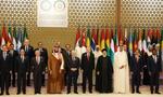 　１１日、サウジアラビアの首都リヤドに集まったトルコのエルドアン大統領（前列右から５人目）ら（ゲッティ＝共同）