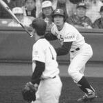 １９９５年３月、選抜大会の銚子商戦で中越え本塁打を放つＰＬ学園時代の福留