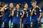 　サッカーのＵ―２０女子Ｗ杯で決勝進出を決め、喜ぶ日本の選手たち＝１８日、カリ（ＡＰ＝共同）