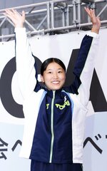 成年女子板飛び込みで優勝した三上紗也可＝１６日、佐賀市のＳＡＧＡサンライズパーク水泳場