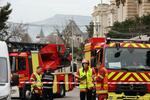 　爆発があったロシア領事館近くに駆けつけた緊急車両＝２４日、マルセイユ（ロイター＝共同）