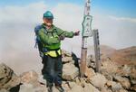 　遺品となったカメラに残されていた、御嶽山山頂でポーズをとる野口泉水さんの写真＝２０１４年９月２７日