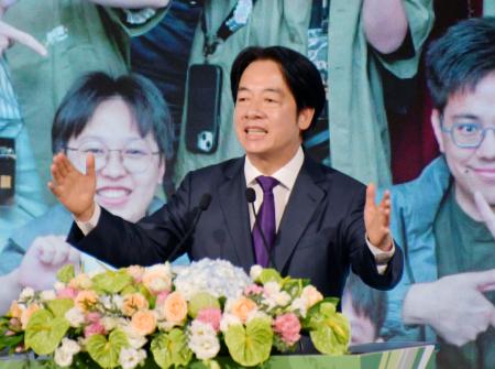 　台湾の民進党の党大会で演説する頼清徳総統＝２１日、台北（共同）