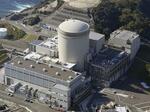 　関西電力美浜原発３号機＝１４日、福井県美浜町（共同通信社ヘリから）