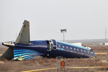 　アゼルバイジャン航空機の墜落現場＝昨年１２月２７日、カザフスタン西部（ゲッティ＝共同）