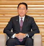 　閣議に臨む岸田首相＝１日午前、首相官邸