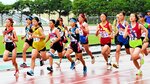 勢いよくスタートした女子１区の選手＝ヤマタスポーツパーク周回コース