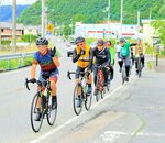 サイクルイベントで町内の観光と風景を楽しむ参加者