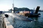 　韓国南部釜山に入港している米軍の戦略原子力潜水艦ケンタッキー＝１９日（共同）
