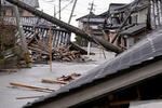 　石川県珠洲市の倒壊した家々＝２日午後