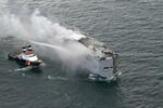 　２６日、オランダ沖を航行中に火災が発生した正栄汽船所有の自動車運搬船（オランダ沿岸警備隊提供、ＡＰ＝共同）