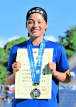 女子１００㍍決勝で２年生ながら２位となった前田さくら＝２９日、福岡市の博多の森陸上競技場