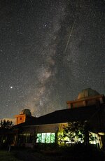 さじアストロパークで撮影されたペルセウス座流星群＝２０２０年８月１３日（さじアストロパーク提供）